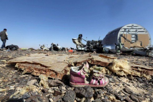 A child's shoe is seen in front of debris from a Russian airliner which crashed in Egypt's Sinai Peninsula. (Reuters: Mohamed Abd El Ghany)