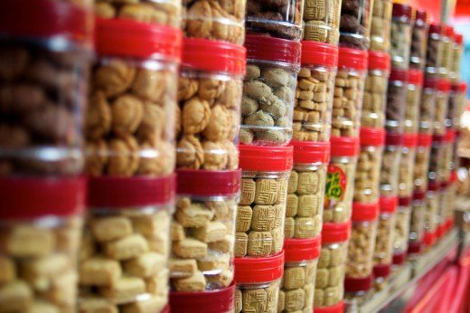 Chinese New Year snacks galore! (Photo from Must Share News)