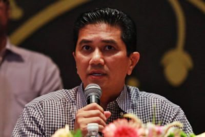 Datuk Seri Azmin Ali said the Selangor government did not have the jurisdiction to build schools on the land as that is the purview of the ministry, but added that his administration was willing to facilitate Putrajaya. — Picture by Saw Siow Feng/The Star