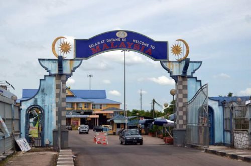 Sungai Golok border crossing (Photo from One Way Ticket Phil)